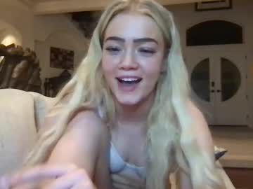girl
        alissahuntsmann cam image #6220787