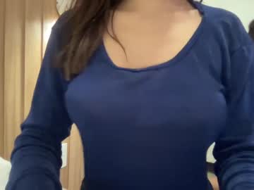 girl
        yourbonie cam image #1250564