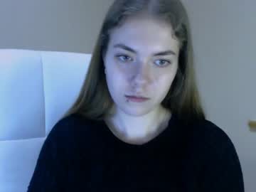 girl
        zoey_deuttch cam image #835362