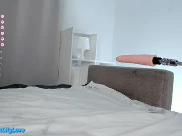 girl
        olsenspring cam image #6127672