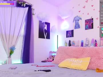 girl
        emmasky69 cam image #1930351