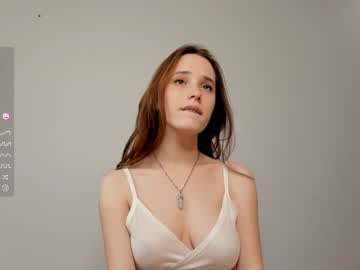 girl
        margarethowell cam image #2644230