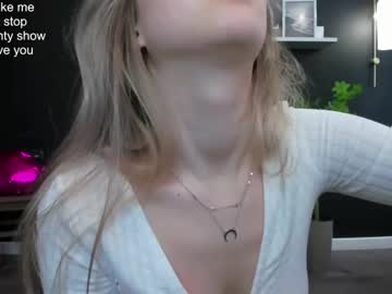 girl
        milablush cam image #834708