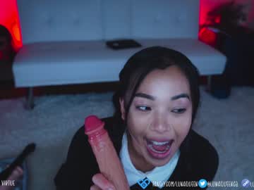 girl
        lunaqueeeen cam image #2583600