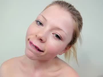girl
        deva_alice cam image #1891538