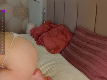 girl
        guineverecovert cam image #6996541