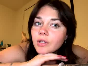 girl
        cassidyyqueen cam image #1824159