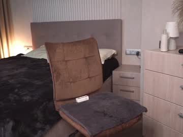 girl
        gold_blond cam image #5423126