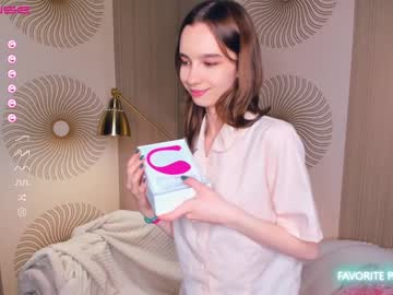 girl
        happiness_call cam image #1677446