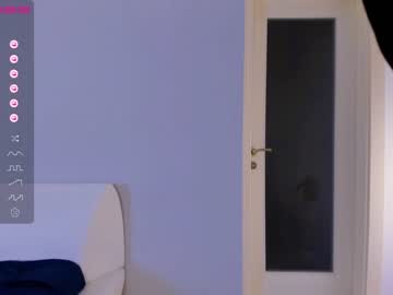 girl
        kittycaitlin cam image #1226451