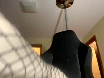 girl
        cryptiddi3s cam image #287361