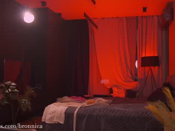 girl
        bronnica cam image #3902713