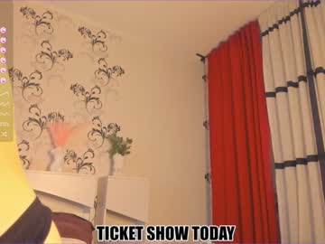 girl
        mila_milka_ cam image #2525318