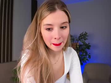 girl
        milablush cam image #827438