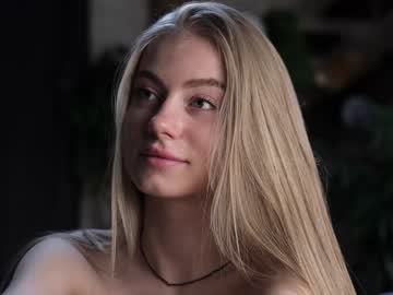 girl
        kateharrise cam image #3858665