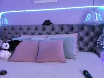 girl
        naomii_soto cam image #5784026