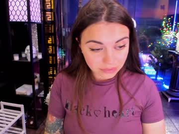 girl
        alma_pearl cam image #1789020