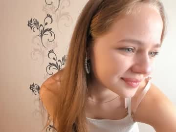 girl
        mila_milka_ cam image #2250556