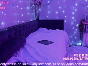 girl
        butterybubblebutt cam image #2627383