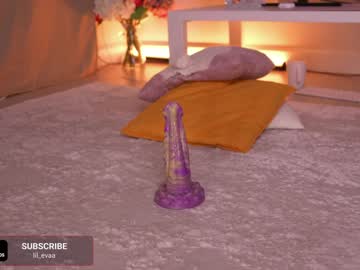 girl
        lil_eva cam image #1791179