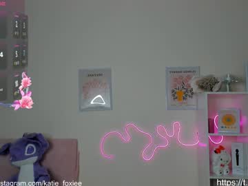 girl
        katiefoxie cam image #5602706