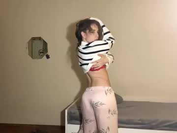 girl
        gwendolynharkey cam image #6857407