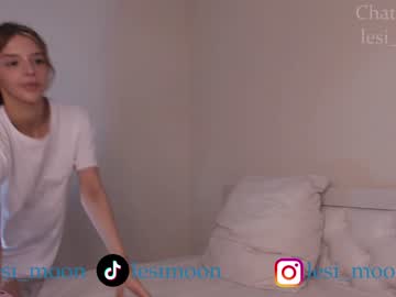 girl
        lesi_moon cam image #3346101