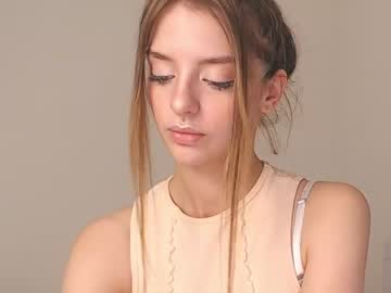 girl
        lesi_moon cam image #2162147