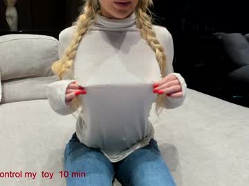 girl
        carolinaherera cam image #5891552