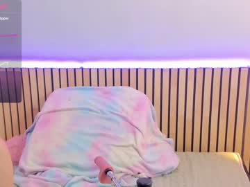 girl
        little_effy18 cam image #2467379