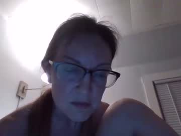 girl
        kristease cam image #4193611