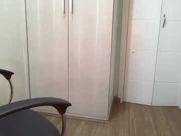 girl
        yourbonie cam image #1264100