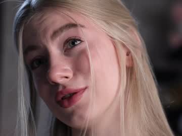 girl
        kateharrise cam image #3829654