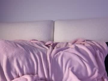 girl
        realjadebri cam image #6779914