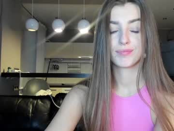 girl
        coy_amina_ cam image #490404