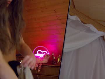 girl
        girl_next_door19 cam image #3511148