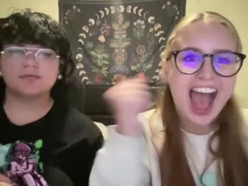 girl
        sarahmartin420 cam image #1881423
