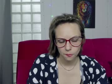 girl
        bright_lucy cam image #4904530