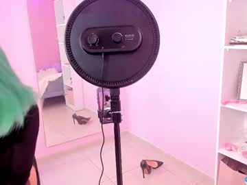 girl
        little_effy18_ cam image #6528047