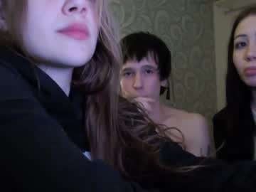 couple
        alyx1 cam image #3882355