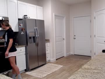 girl
        holihurricane cam image #5630292