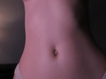 girl
        lauratanguy cam image #5118037