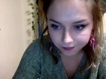 girl
        lillypadgrl cam image #2692307