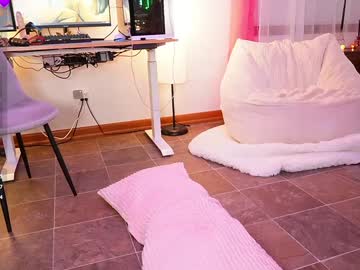 girl
        emmasky69 cam image #5529774