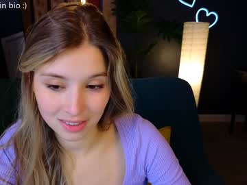 girl
        milablush cam image #1266271