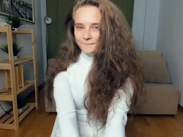 girl
        gillia_blumber cam image #2225066