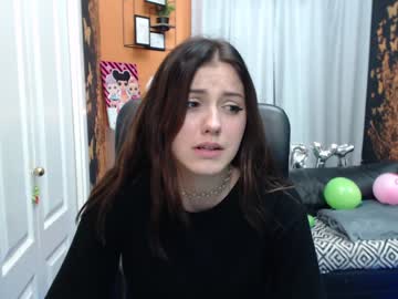 girl
        its_rachel cam image #296642
