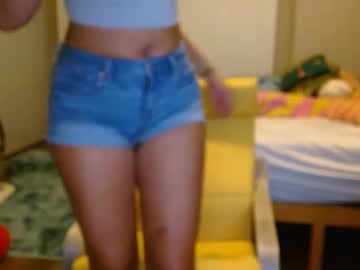 girl
        emma_peaches18 cam image #4617140