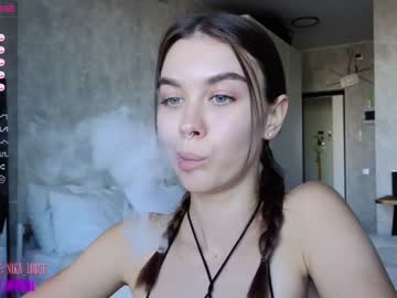 girl
        nika_lodge cam image #2027481