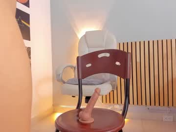 girl
        little_effy18 cam image #2261389